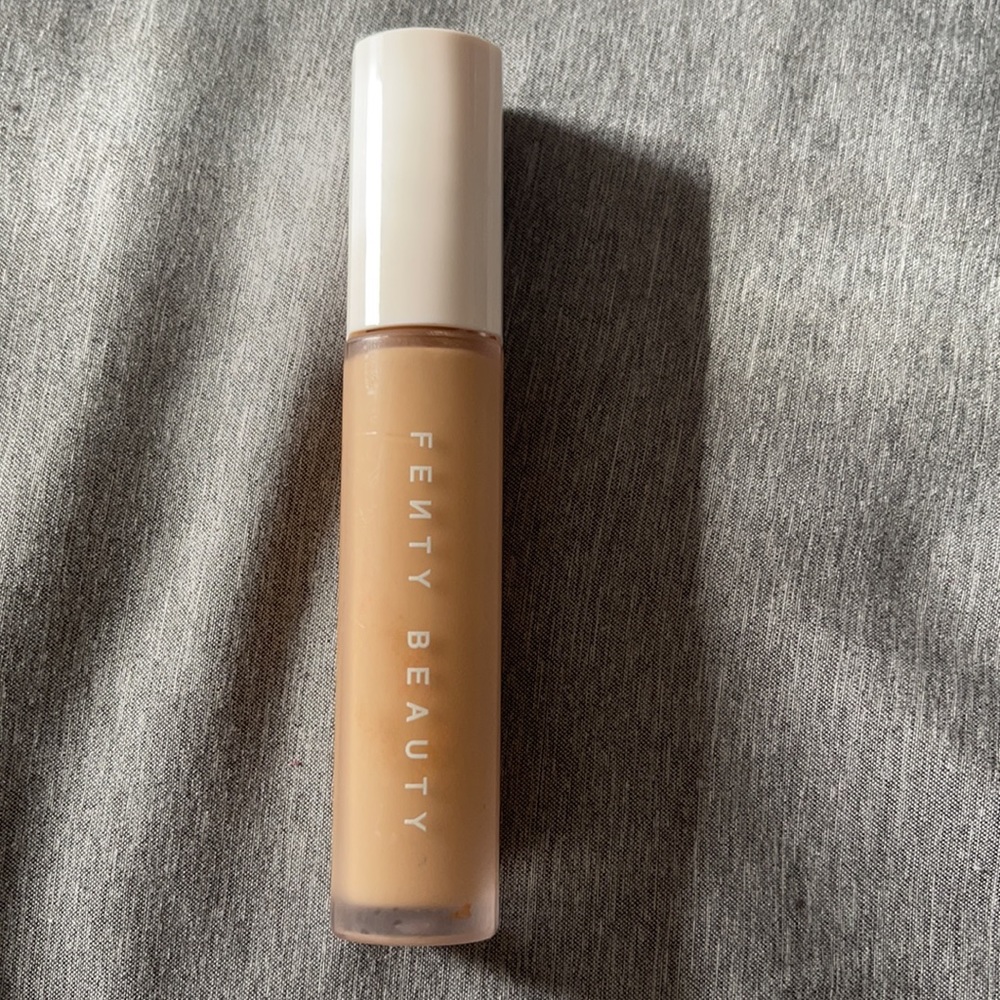Fenty 310 Pro Filt'r Instant Retouch Concealer - Picture 2 of 5